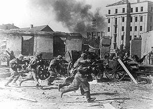 Soldados-del-Ejército-Rojo-entrando-en-Mogilev..jpg