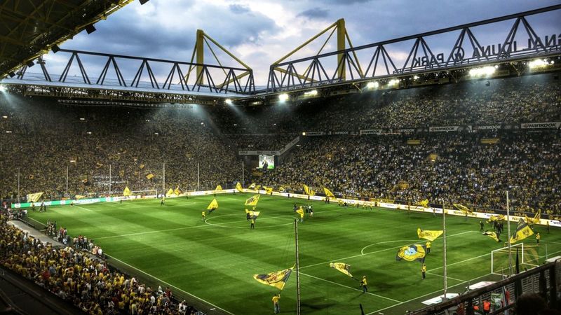 Archivo:Signal iduna park.jpg