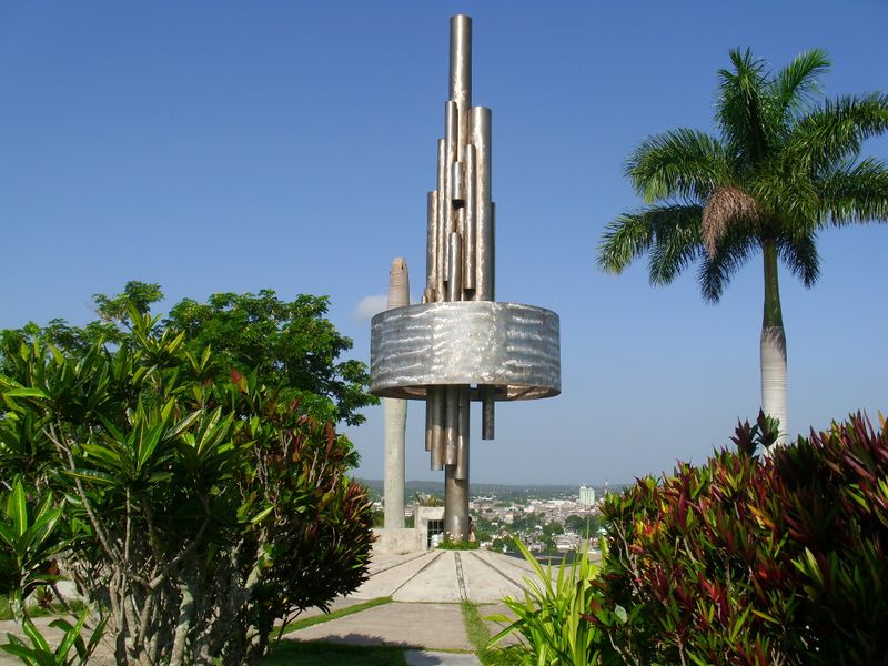 Archivo:Loma del Capiro Monumento.JPG