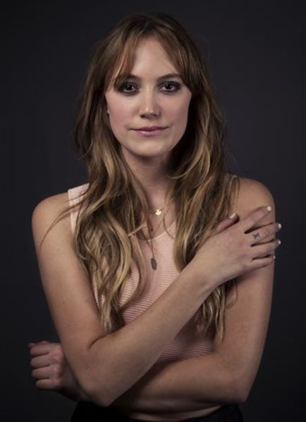Archivo:MaikaMonroe.jpg