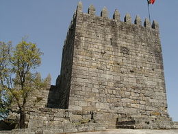800px-Castelo de Lanhoso.JPG