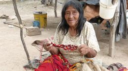 Artesana-de-la-comunidad-wonta Manjui en Paraguay---santa-rosa.jpg