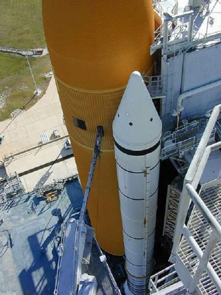 Archivo:External tank umbilical.jpg