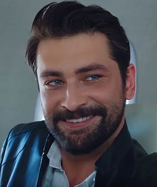 Archivo:Onur tunas15872.jpg