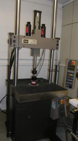 Imagen=maquinas-de-ensayo-de-traccion-compresion.jpg