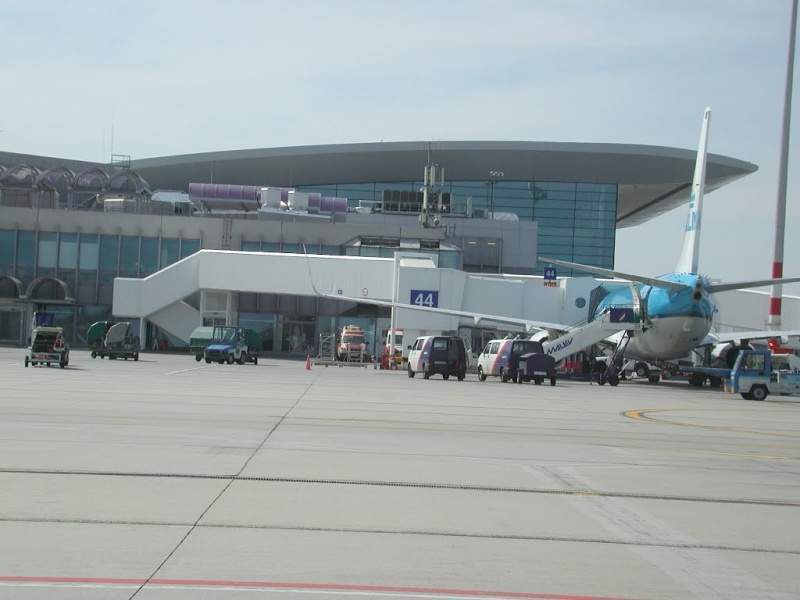 Archivo:Terminal 2 aeropuerto budapest.jpg