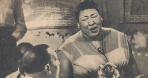Freddy (Fredelina Garcia Herrera, 1934-1961), cantando con los ojos cerrados.jpg