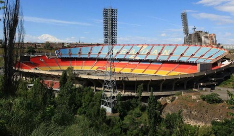 Archivo:Estadio Hrazdan.jpg