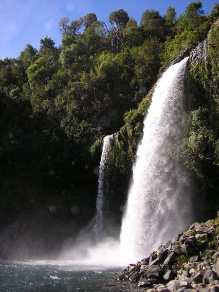 Archivo:Las Turbinas, Los Lleuques.jpg