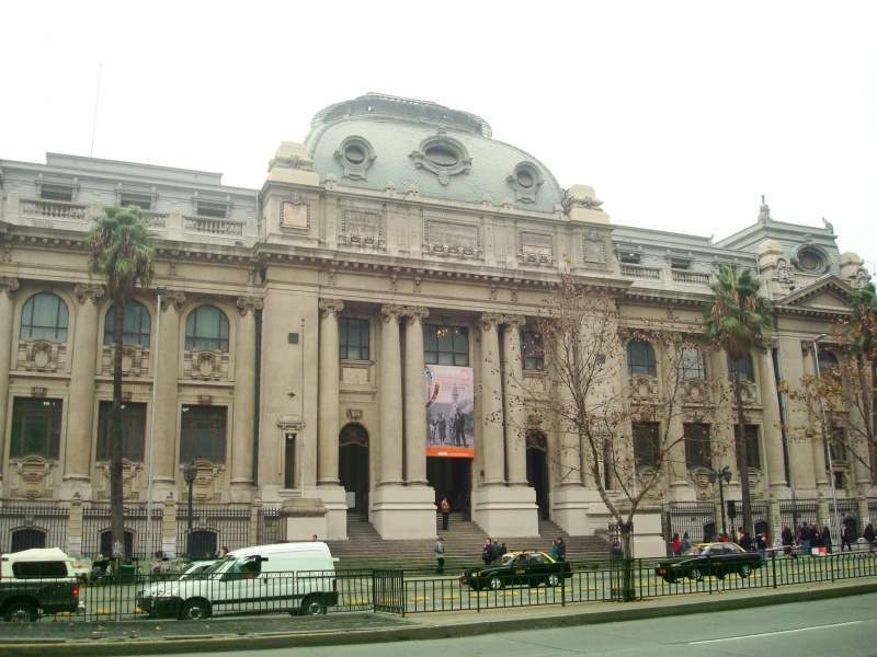 Archivo:Biblioteca Nacional Chile.jpg
