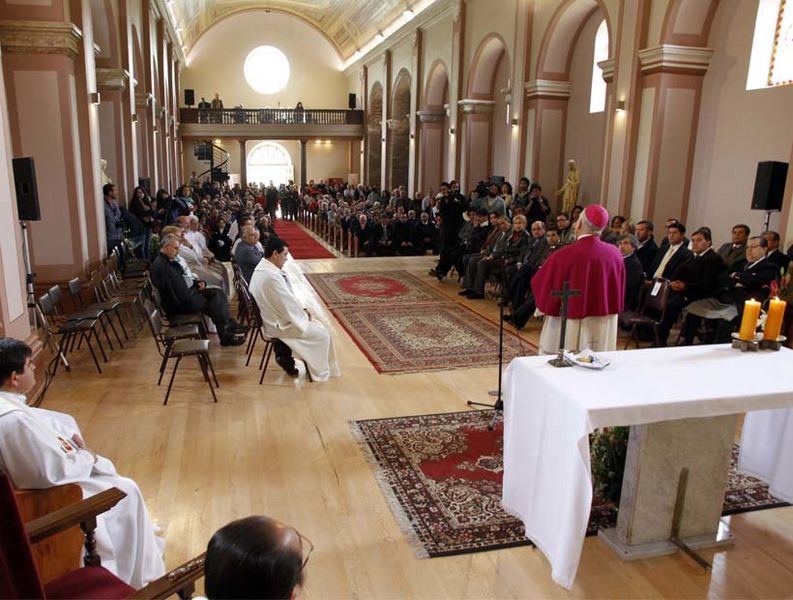 Archivo:Misa Capilla Los Perales.jpg
