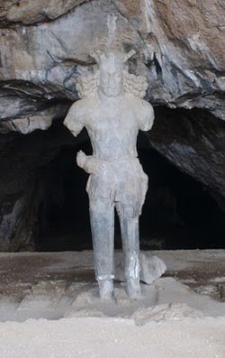 Estatua colosal de Shapur.jpg