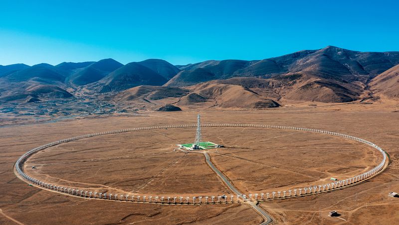 Archivo:Radiotelescopio Solar Daocheng.jpg