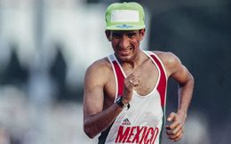 Ernesto Canto marchista olimpico mexicano.jpg