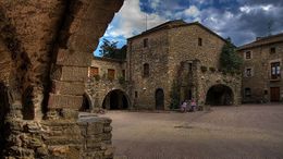 Monells.jpg
