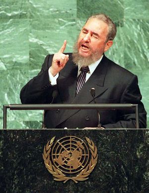 Fidel dando discurso.jpg