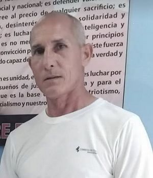 Douglas Leyva López foto ficha.jpg