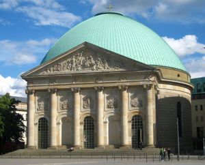 Catedral-de-Santa-Eduvigis-Berlin-Fachada.jpg