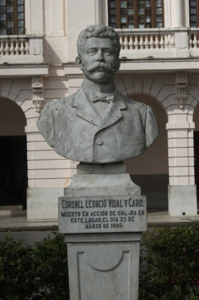 Archivo:Monumento a Leoncio Vidal.JPG