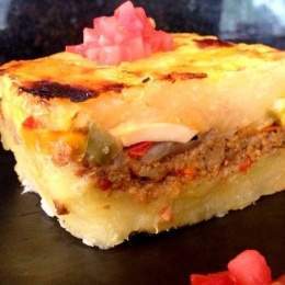 Pastelon de yuca con pollo.jpg