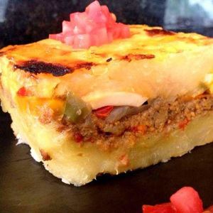 Pastelon de yuca con pollo.jpg