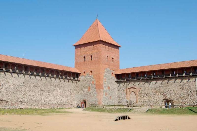 Archivo:Lidsky-zamok.jpg