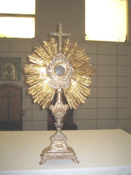 Archivo:Ostensorio de la Iglesia.jpg