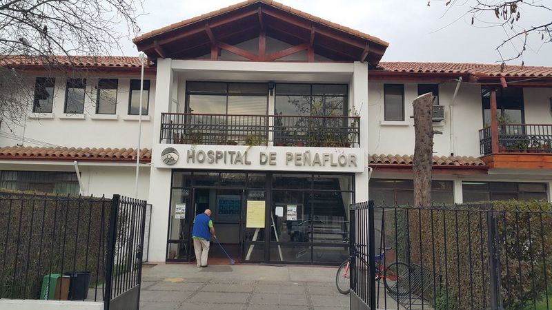 Archivo:Fachada Hosp. Peñaflor.jpg