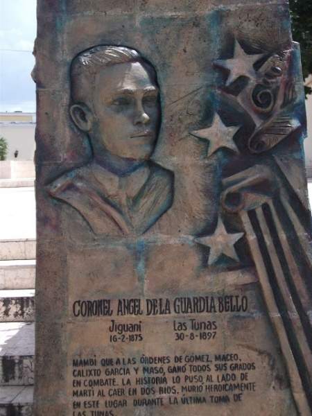 Archivo:Monumento Angel de la Guardia.jpg