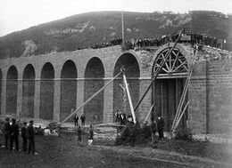 Conclusión de las obras del viaducto del Canfranero en Jaca en 1916.jpg