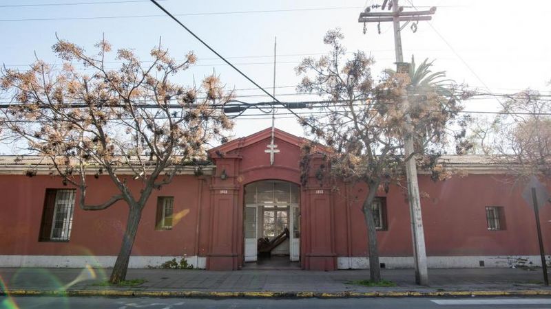 Archivo:Antiguo Hospital San José, Chile.jpg