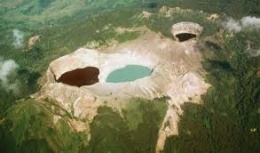 LagoKelimutu.jpeg