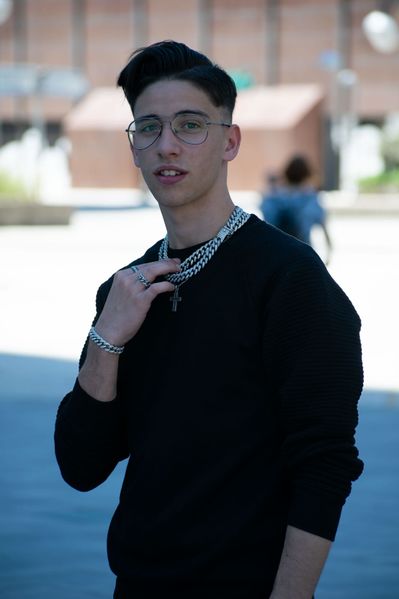 Archivo:Young Vlex.jpeg