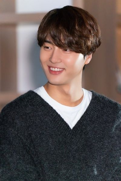Archivo:Yang Se Jong.jpg