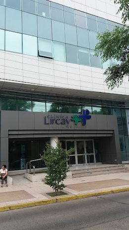 Fachada clinica Lircay.jpg