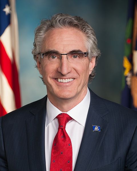 Archivo:Doug Burgum.jpg