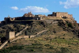 Muralla urbana de Moya.jpeg