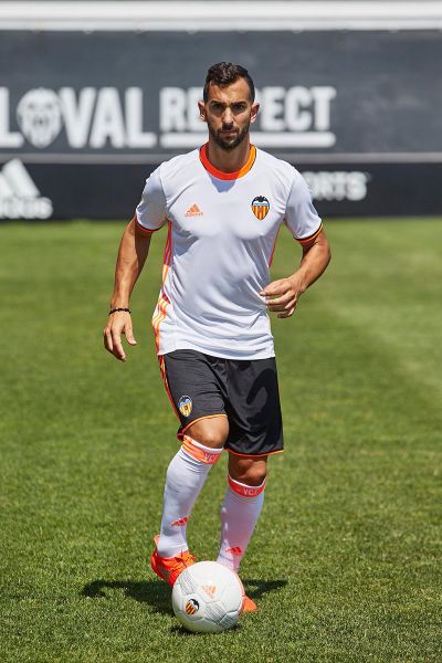 Archivo:Martín Montoya.jpg