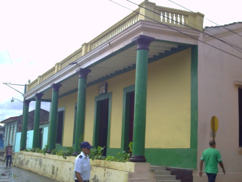 Archivo:Escuela Miguel de Cervantes.JPG