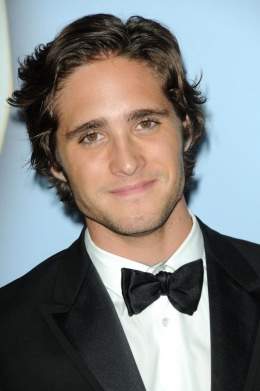 Diego-Boneta-fc3bf2bc-5236-1030-a119-0019b9d5c8df.jpg