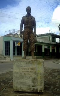 Archivo:Monumento erigido al Comandante Faustino Pérez Hernández.jpg