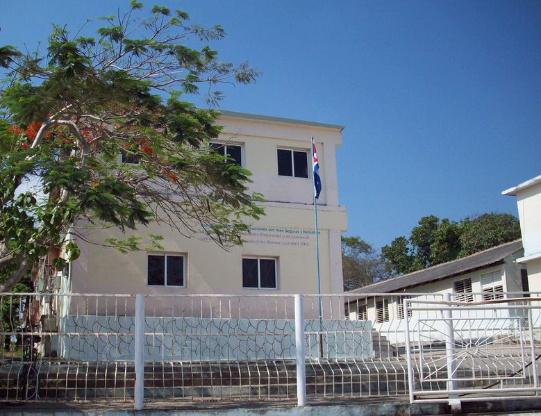 Archivo:UICHolguín1.jpg