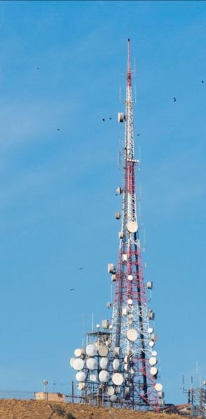 Archivo:ANTENA DE TELECOMUNICACIONES.jpg