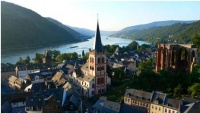 Iglesia San Pedro Parish. La población de Bacharach.