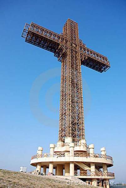 Archivo:Cruz-del-milenio.jpg
