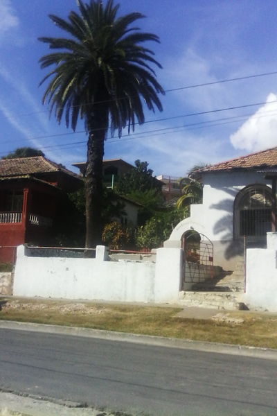 Archivo:Esquina frontal centro CalixtoG.jpg