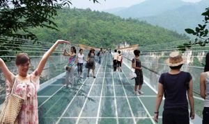 Noticia-5544-puente cristal china 4.jpg