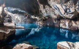 Islandia-grjotagja-was-a-popular-bathing-place-copy.jpg