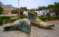 Monumento a los zapatos.jpg
