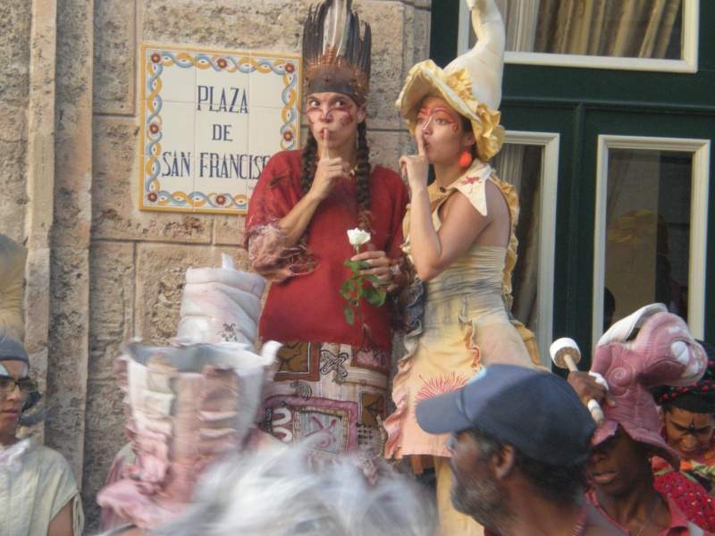 Archivo:Muchachas gigantes.jpg